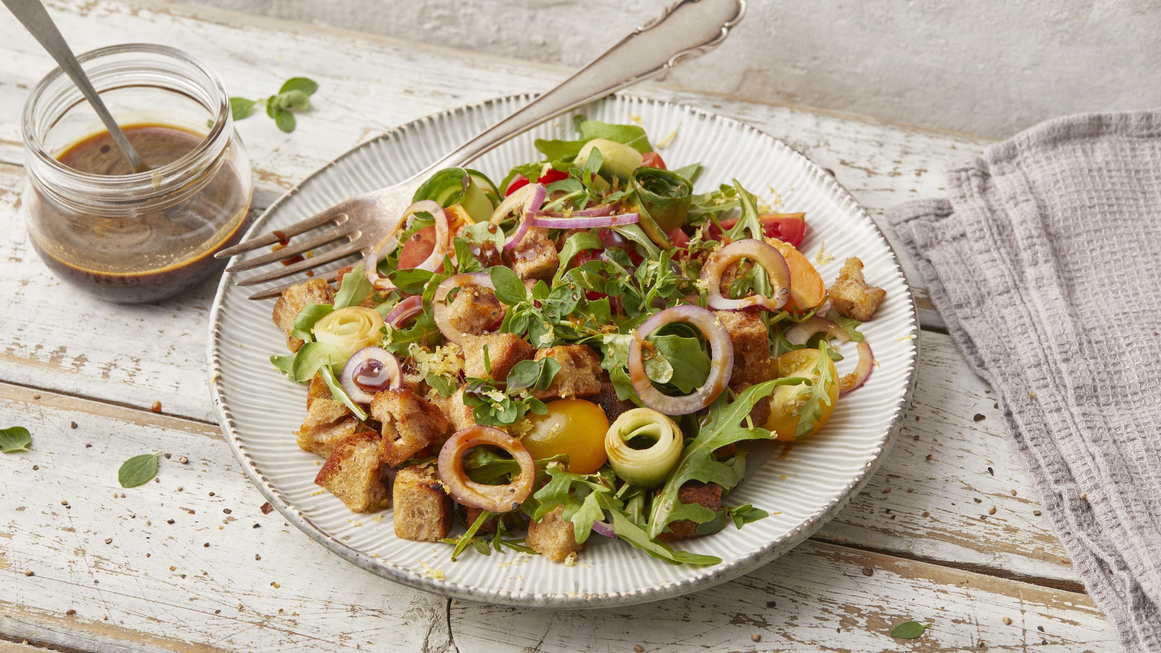 A classic Tuscan Panzanella bread salad – fresh, colorful and vegan, made with tomatoes, cucumber and rustic bread, perfect for summer.
